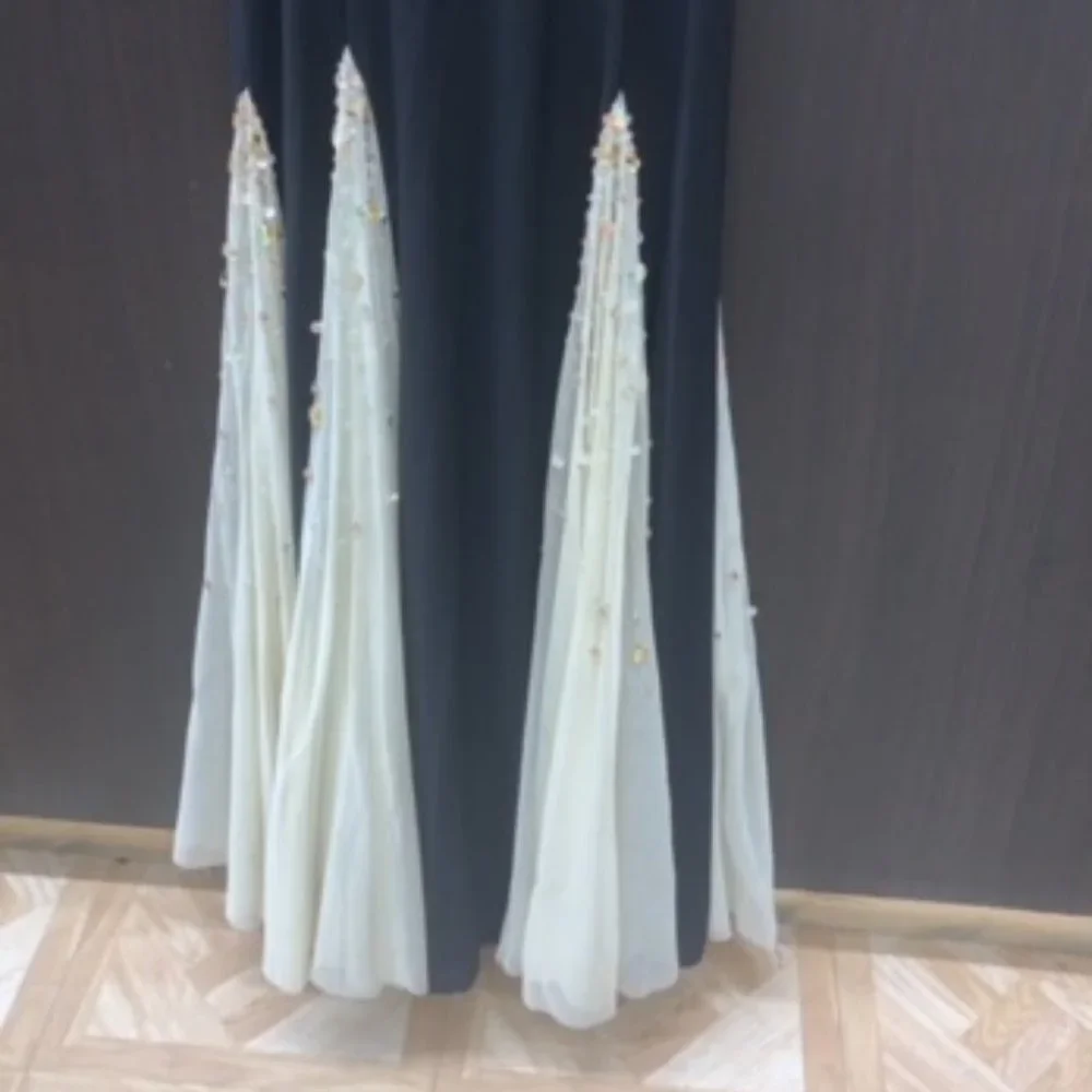 Dress - Picture 3 of 6